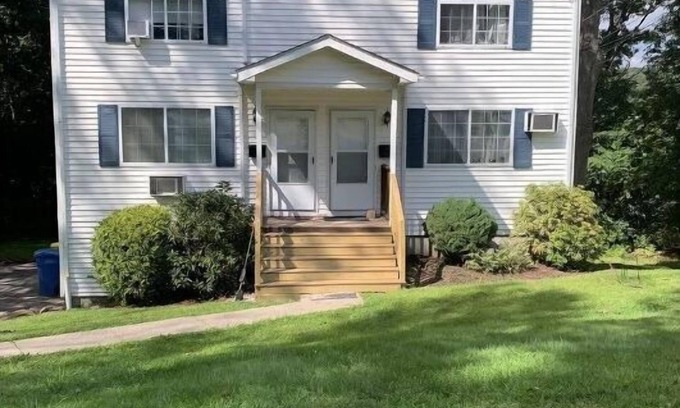Waterbury Maison | Sunny/Cozy Home w/ Garage and Deck. Minutes from Everything, Family-friendly