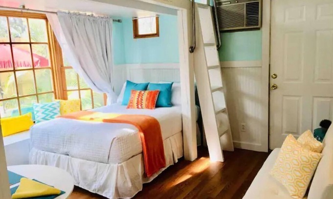 Tybee Island Maison | Sunny Daze Tiny Cottage, sleeps 2 adults