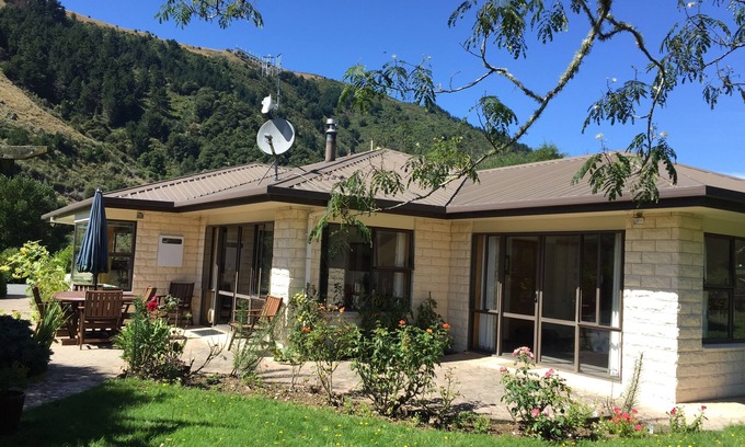 Woodstock Autre | Sunny family farm house 1 minute to river and Great Taste cycle trail