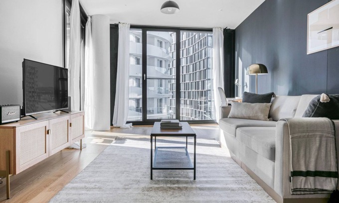 Favoriten Appartement | Sunny Favoriten 1BR w/ Gym & Lounge, walk to Hauptbahnhof, by Blueground