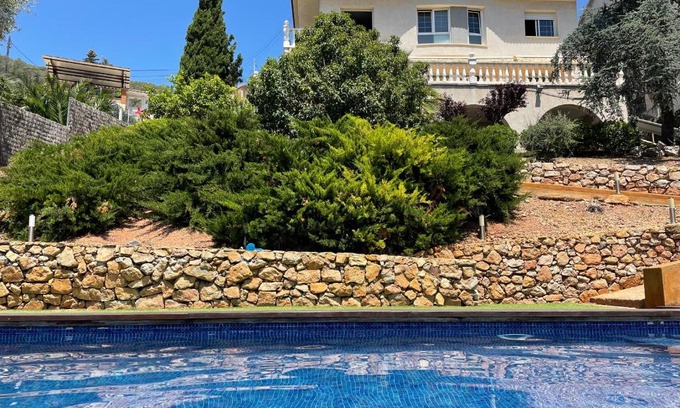 Vallirana Maison | Sunny forest Villa near Barcelona