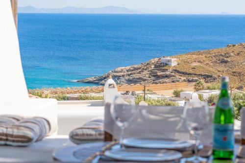 Kalafatis Maison | Sunny Getaway in Mykonos Lia Beach