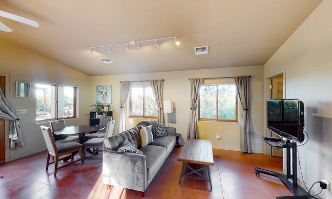 Tucson Maison | Sunny guest house with private washer/dryer & central AC - dog-friendly