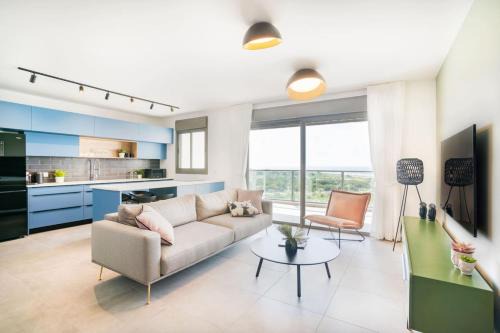 Nahariya Appartement | Sunny Haven Sea View Escape by Sea N' Rent