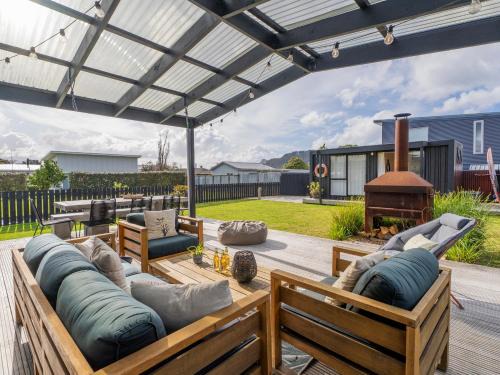 Whangamata Maison | Sunny Hideaway - Whangamata Holiday Home