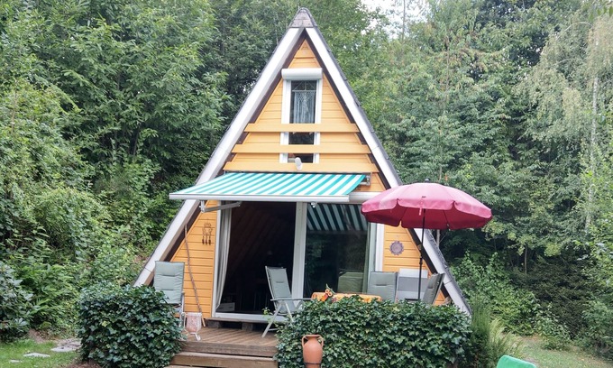 Feriendorf Eichwald Chalet De Ski | Maison de vacances ensoleillée avec une clairière dans les bois