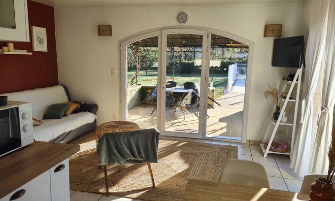 Lalbenque Maison | Vacances ensoleillées au calme à la campagne avec piscine dans le Quercy
