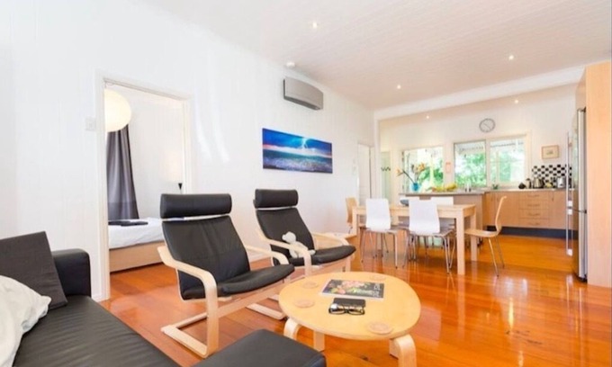 Highgate Hill Maison | Sunny Home - 2 Bedroom + Deck