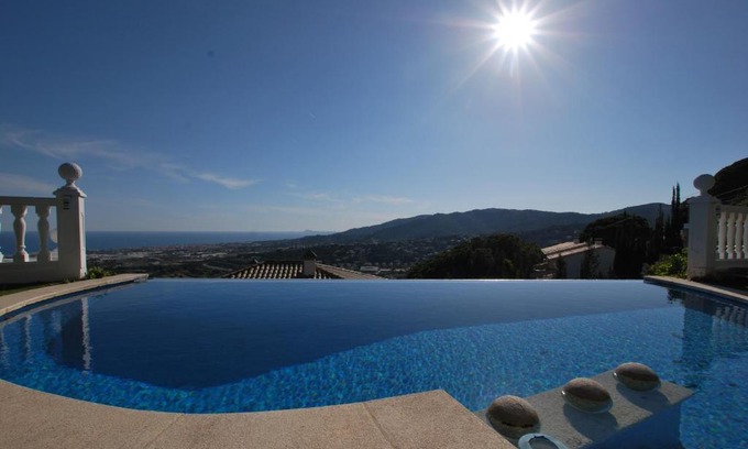 Cabrils Appartement | Sunny house
