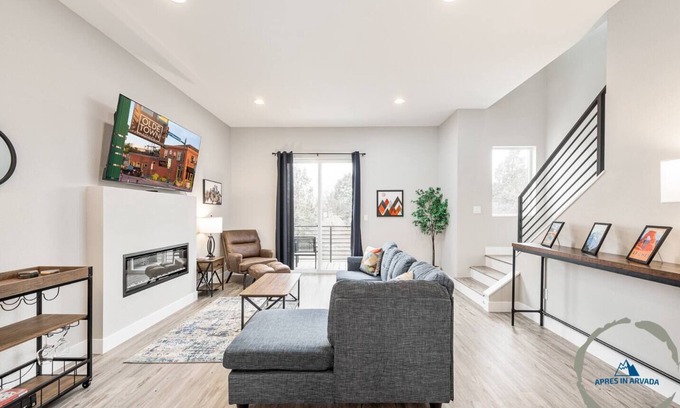 Denver Maison | Sunny, modern home to work & play near Olde Town