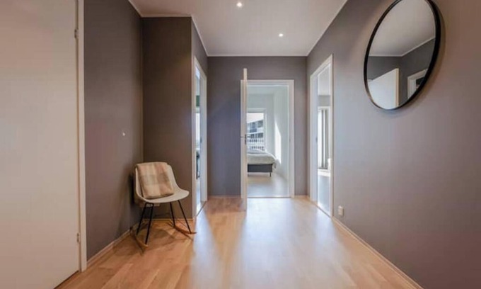 Ytrebygda Appartement | Sunny penthouse - central and close to the airport