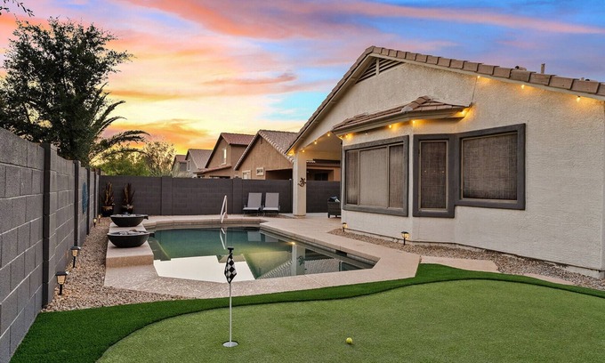 Villages At Queen Creek Maison | Sunny Poolside Golf Haven