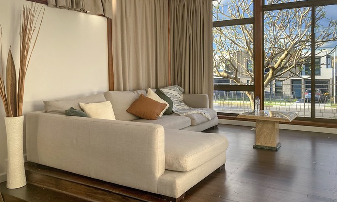 Revesby Maison | Sunny Retro Modern 3BR Close to Shops