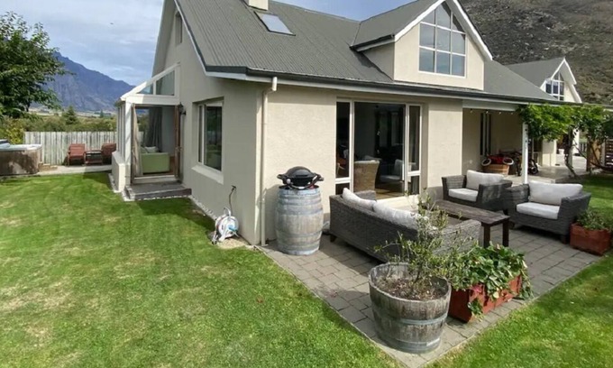 Frankton Maison | Sunny Riverside