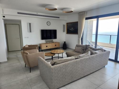 Bat Yam Appartement | Sunny Sea View 4B apt 29 floor