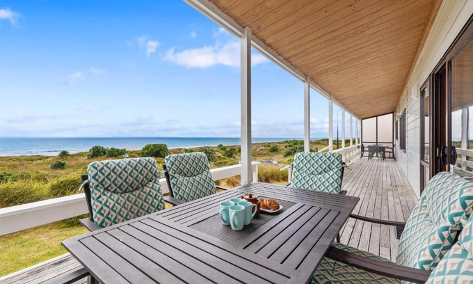 Papamoa Beach Maison | Sunny Seas Papamoa Beachfront Retreat