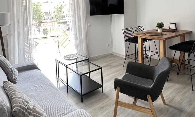 Peiraiki Appartement | Appartement confortable, récemment rénové et avec vue sur la mer.