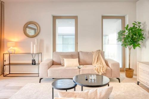 Ostend Appartement | Sunny Seaview Sanctuary in Ostend w Parking