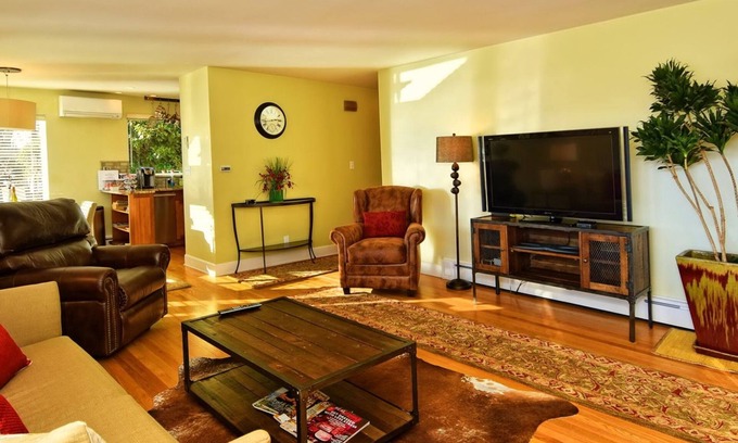 Lower Queen Anne Copropriété | CONE REINE ANNE 2BD - AC - FOYER AU GAZ - SUNNY AND BRIGHT - CLASSEMENT 5 ETOILES