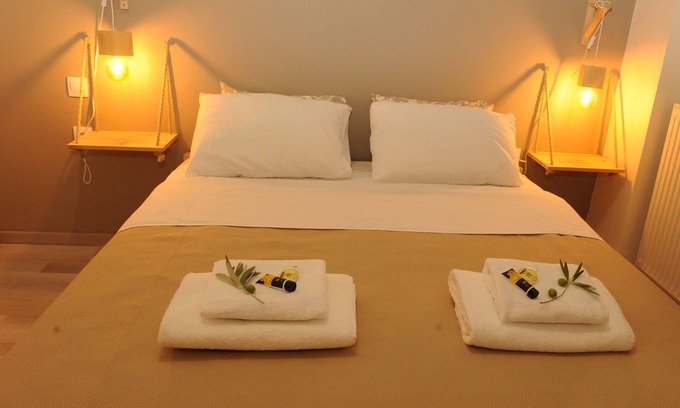 Delfoi Appartement | Sunny & Spacious Apartment in Delphi, 3 Bedrooms, 2 Bathrooms Sleeps 8 w/view