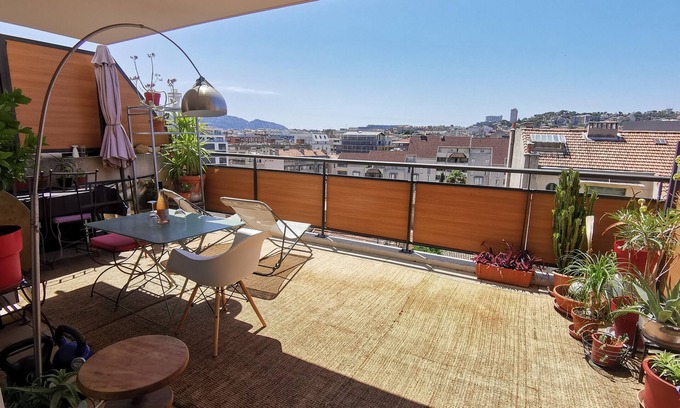 Menpenti Appartement | T3 Avec Terrasse Ensoleillée, vue sur les Toits Proche Stade et Centre Ville