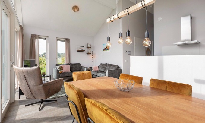 Tynaarlo Maison | Sunny Villa with Garden Patio