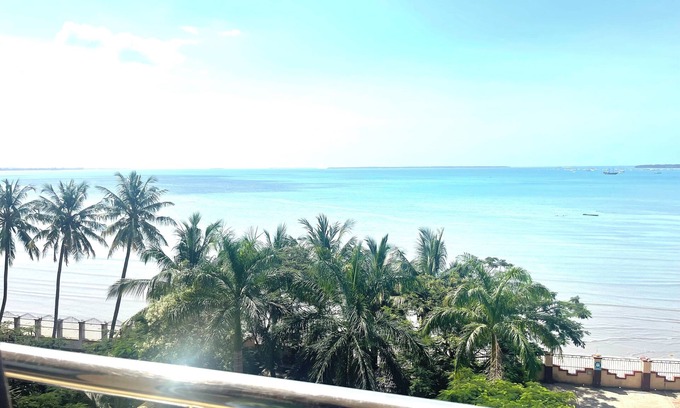 Mikocheni Appartement | Sunny Waterfront Apartment