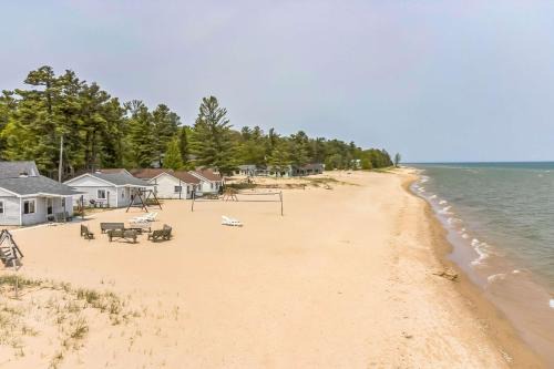 Greenbush Appartement | Sunnyside 2BR 1BA Relaxing Lakefront Retreat
