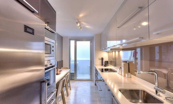 Figueretas Appartement | Sunrise and Seafront apartment in Ibiza