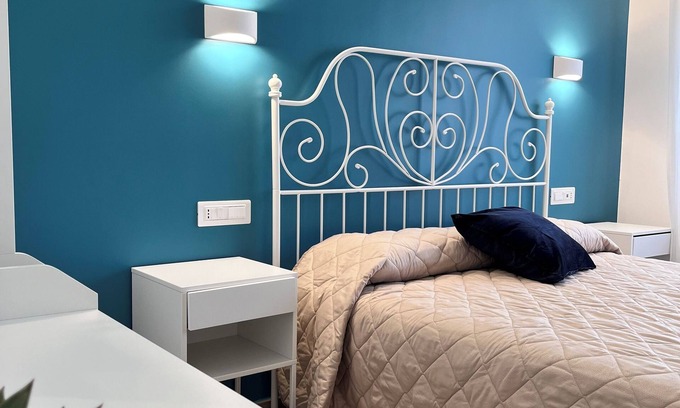 Laureana Cilento Lit Et Petit-Déjeuner | Sunrise in the Vineyard Bed and Breakfast - Myrtle