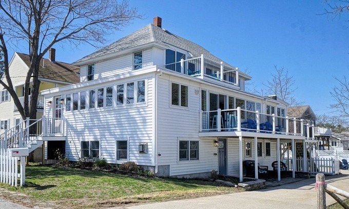Camp Ellis Maison | Sunrise on Saco Bay, family friendly and great for a relaxing Maine vacation.