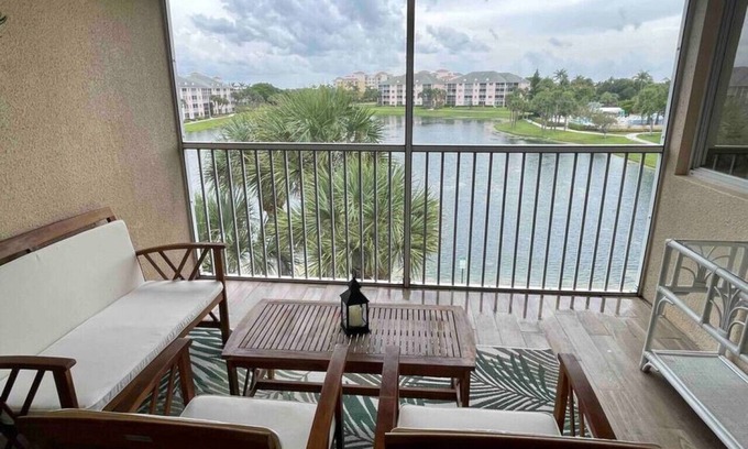 Jupiter Bay Copropriété | Sunrise & Sunset views, Pool, 1/2 mile to beach!