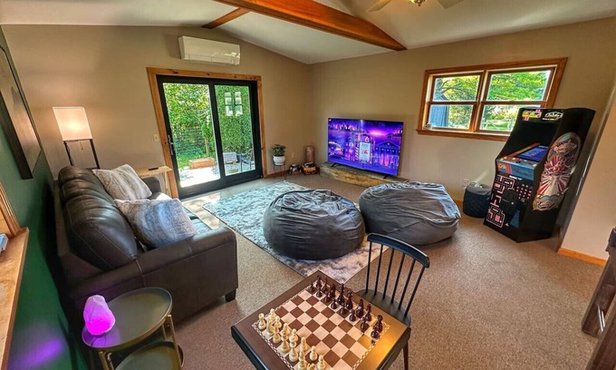 Manchester Center Maison | Sunrise Surprise spacious, great for entertaining