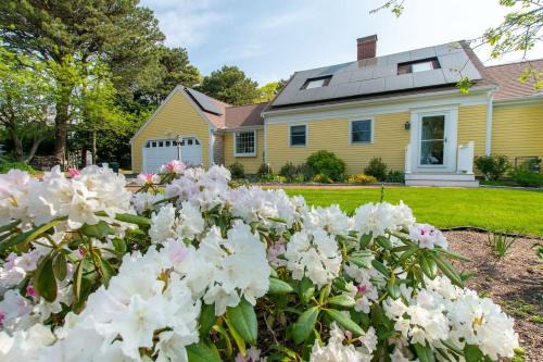 Eastham Maison | Sunroom Mins to Beaches Views of Marsh
