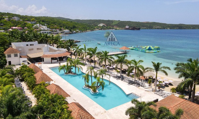 Discovery Bay Villa | Sunset at ArecaHomes~ Beach Access~ Pool & Water Park