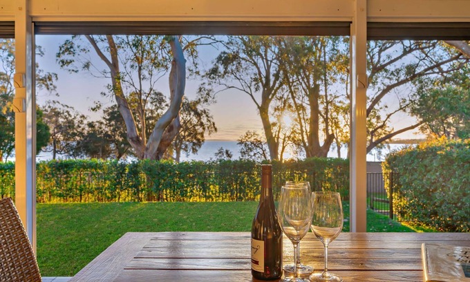 Soldiers Point Maison | Sunset Beach Luxury 24