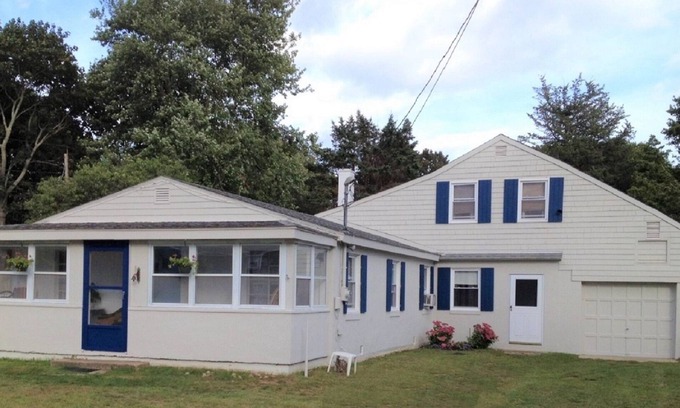 Charlestown Maison | SUNSET BREEZE- BEACH HOME. Escapade propre, fraîche et familiale