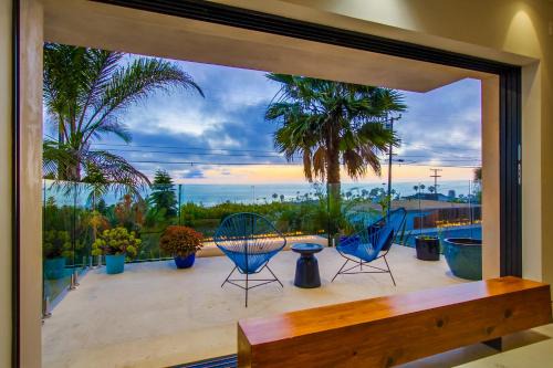 Sunset Cliffs Maison | Sunset Cliffs Modern Luxury Estate w Ocean Views, Oversized Spa, AC, Yard!