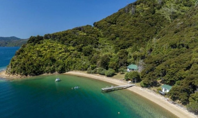 Whatamango Bay Cottage | Sunset Cottage right on the beach.
