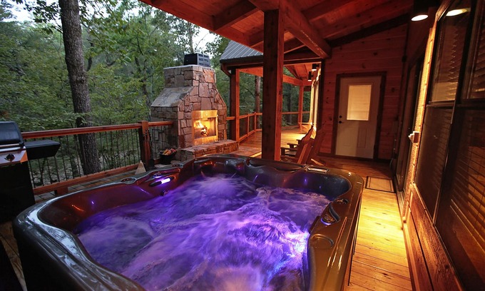 Broken Bow Cabine | Sunset Creek Spa Cabin - Cabine de luxe avec spa à vapeur humide et aromathérapie.