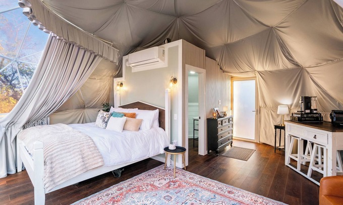 Hopkins County Maison | Sunset Dome at Grace Acres