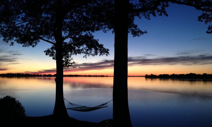West Lake Lit Et Petit-Déjeuner | Sunset Escape On Westlake. This B&B offers 2 suites that can accommodate 4 ppl.