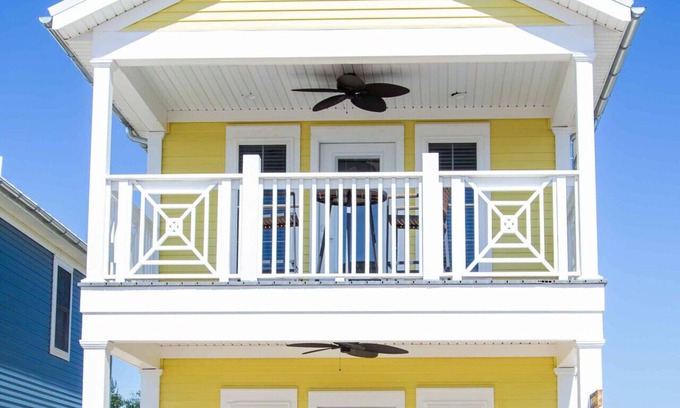 Celina Maison | Sunset Haven: 2 Bed/1.5 Bath Lakeside Cottage!