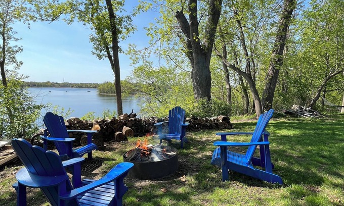 Center City Cabine | Sunset Haven located within 45min of the Twin Cities and right on the lake!