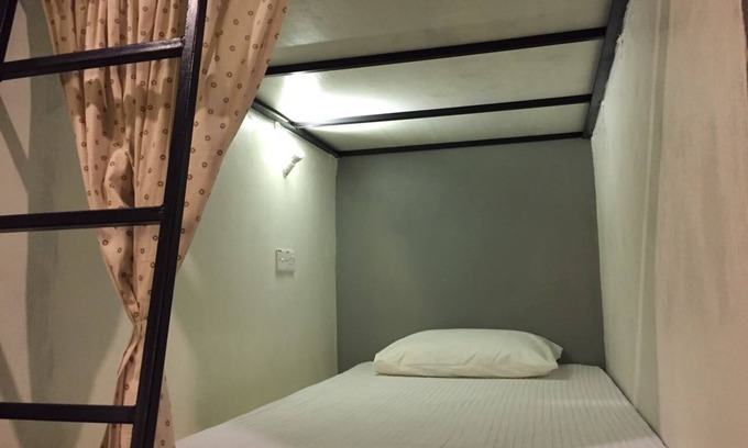 Kampung Surabaya Lit Et Petit-Déjeuner | HOMESTAY SUNSET IN Kuching