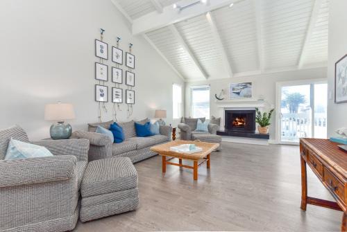 Sunset Beach Maison | Sunset Island 3 Level Home on the Water sleeps 10