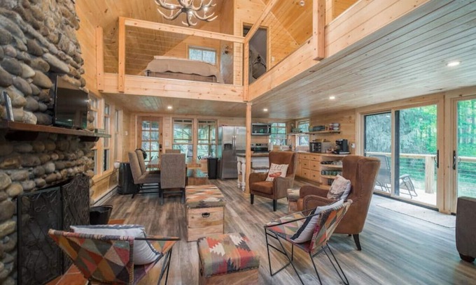 Ripley Chalet De Ski | Sunset Lake Cabin in Ripley, NY