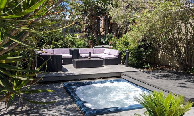 Anna Bay Maison | 'Sunset on Birubi' - Animaux acceptés, climatisation, vue sur l'eau, WIFI et spa extérieur