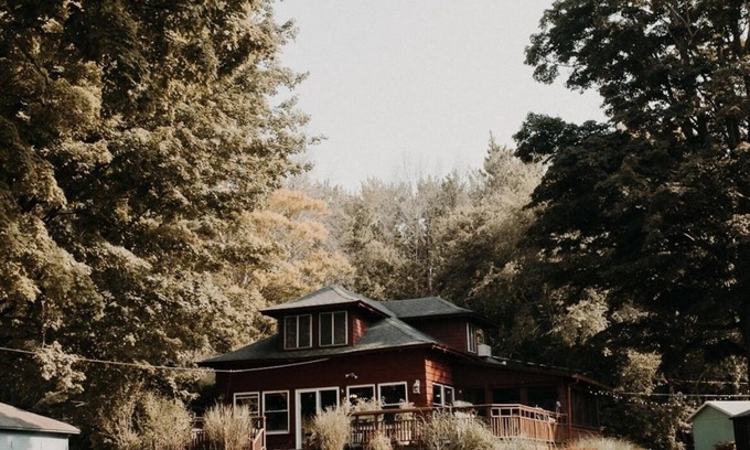 Canastota Cottage | Sunset Paradise-- Private lakehouse w/ 350 ft. waterfront!