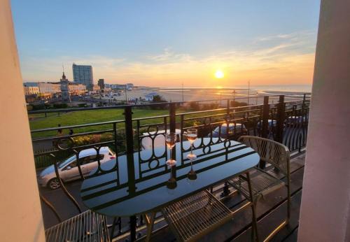 Margate Appartement | Sunset Point Apts - Aqua Therapy Suite